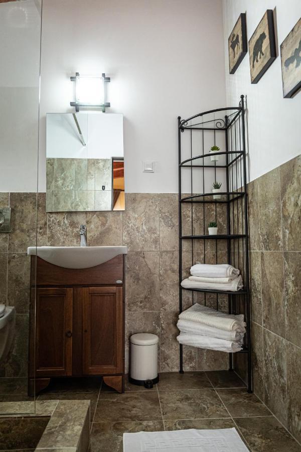 Villa Wild Petroşani Exteriör bild